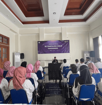 RS Onkologi Solo Selenggarakan Pengajian Rutin, Bahas Makna Doa dan Iktikaf Bersama Ustadz Kholis Miftah Izzudin