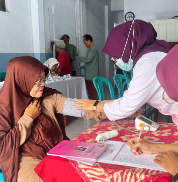 Rumah Sakit Onkologi Solo Berkolaborasi dengan RW XIV dalam Kegiatan Posyandu Plus 6 SPM